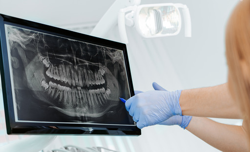 Dentist working with Digital Dentistry